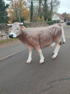 Kuh lebensgross, Gartendekofigur Braunvieh 2