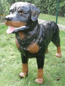 Rottweiler Hundefigur stehend, 70 cm hoch, als Deko für Wohnung und Garten