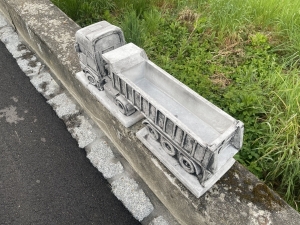 Draufsicht auf das Mercedes Actros Kipper Betonmodell