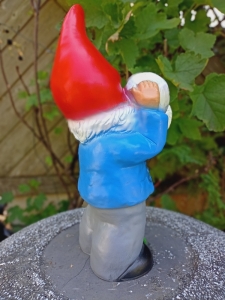 Musiker- Gartenzwerg mit Becken, 32 cm hoch 4