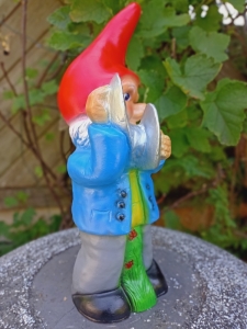 Musiker- Gartenzwerg mit Becken, 32 cm hoch 5