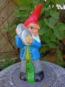 Musiker- Gartenzwerg mit Becken, 32 cm hoch 6