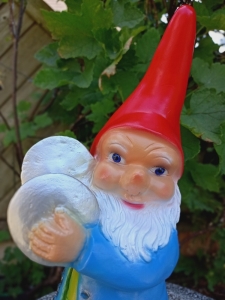 Musiker- Gartenzwerg mit Becken, 32 cm hoch 7