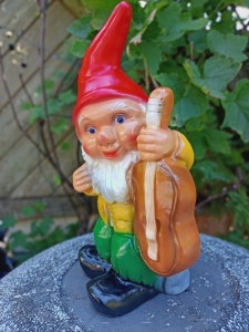 Musiker- Gartenzwerg mit Gitarre, 35 cm hoch 3