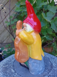 Gartenzwerg mit Gitarre, 35 cm hoch 3