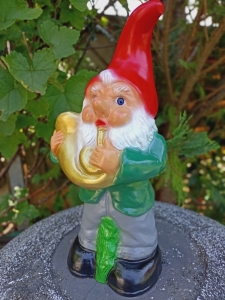 Musiker- Gartenzwerg mit Horn, 32 cm hoch 6
