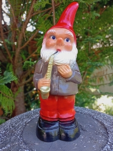 Musiker- Gartenzwerg mit Saxophon, 32 cm hoch 1