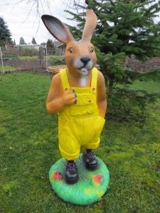 XXL Osterhasenfigur 110 cm hoch mit gelber Hose