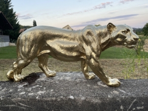 pantherfigur in gold spezial-autolack 80 cm in der seitenansicht