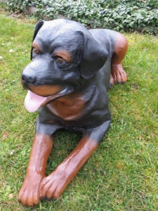 Dekofigur Hund Rottweiler liegend, 91 cm lang