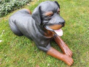 Rottweiler liegend, Dekofigur Hund, 91 cm lang
