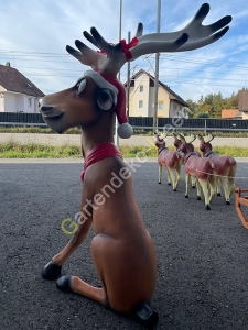 Rudolf Rentier Deko gross für draussen, mit Rentierschlitten und Weihnachtsmann gibt es ein schönes Bild für eine Weihnachtsdeko outdoor