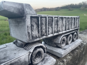 Seitenwand Detail am Volvo Kippmuldenauflieger aus Beton
