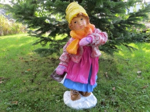 Grosse Weihnachtsdeko Figur Mädchen mit Buch, 73 cm hoch