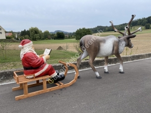 Weihnachtsmann Schlitten und Rentier Deko lebensgross 