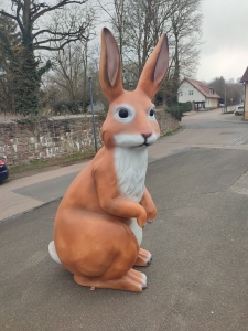 Riesige XXL Hase Dekofigur für den Garten, 2,2 Meter hoch 2