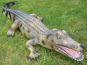 XXL Deko Krokodil für Garten und Teich, 2 Meter lang 2